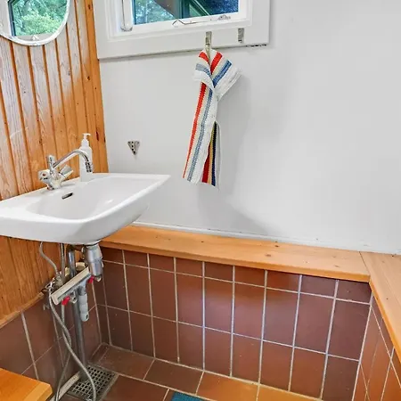 Hébergement de vacances 1 Bedroom Awesome In